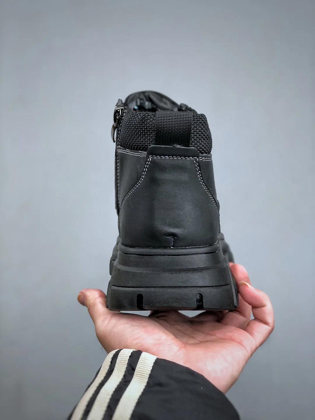 Pick up locally 💰 520, support in-store Timberland/Timberland classic 25ss new high-top (plus velvet) Classic re-engineered brand new upgrade Guangdong factory quality Original box original packaging The fabric is made of top Italian frosted cowhide with anti-odor and anti-corrosion genuine leather latex insoles to give you a perfect wearing experience High-quality and durable, a must-have for sportsmen Specially designed to treat those who are not handsome High-quality feet with first-class feel Exclusive supply Official item number: TB23066 Size: 39 40 41 42 43 44
